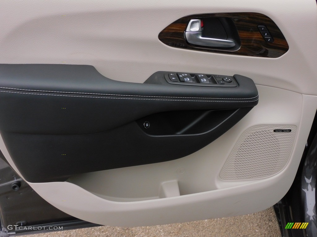 2022 Chrysler Pacifica Hybrid Limited Door Panel Photos