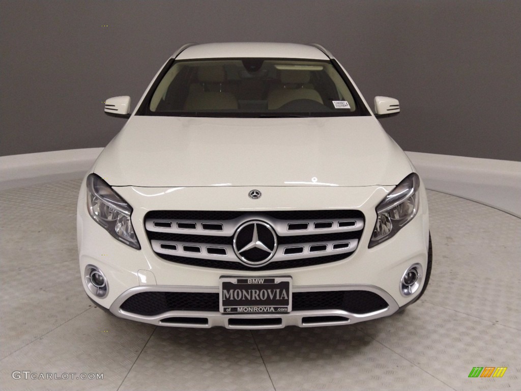 2018 GLA 250 - Cirrus White / Sahara Beige photo #2
