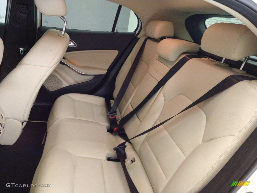 2018 GLA 250 - Cirrus White / Sahara Beige photo #29