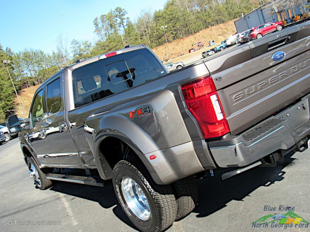 2022 F350 Super Duty Lariat Crew Cab 4x4 - Stone Gray / Black Onyx photo #29