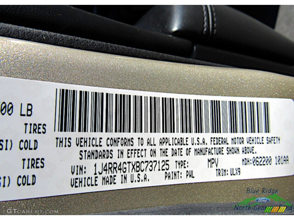 2011 Grand Cherokee Laredo X Package 4x4 - White Gold Metallic / Black photo #26