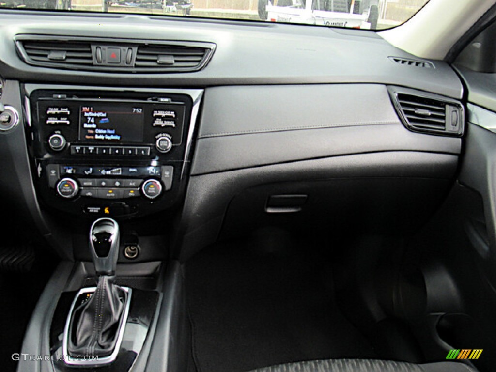 2017 Nissan Rogue SV Charcoal Dashboard Photo #143686510