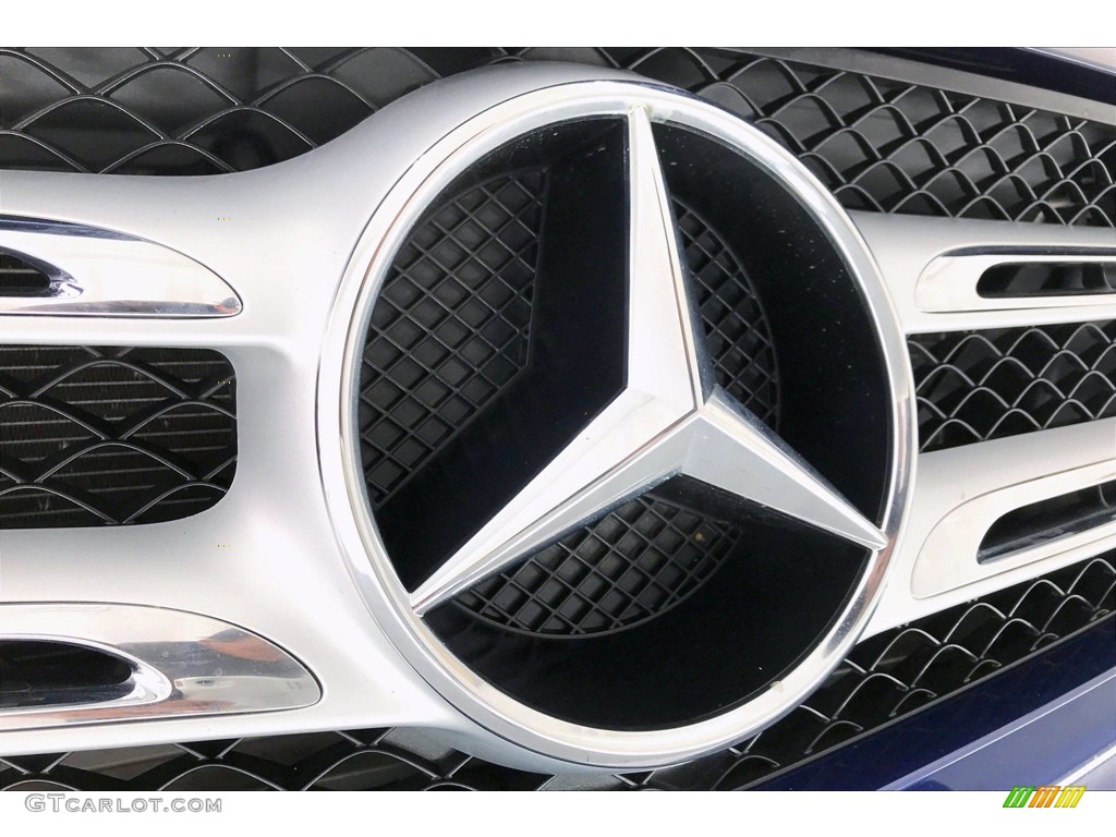 2017 Mercedes-Benz GLC 300 Marks and Logos Photos