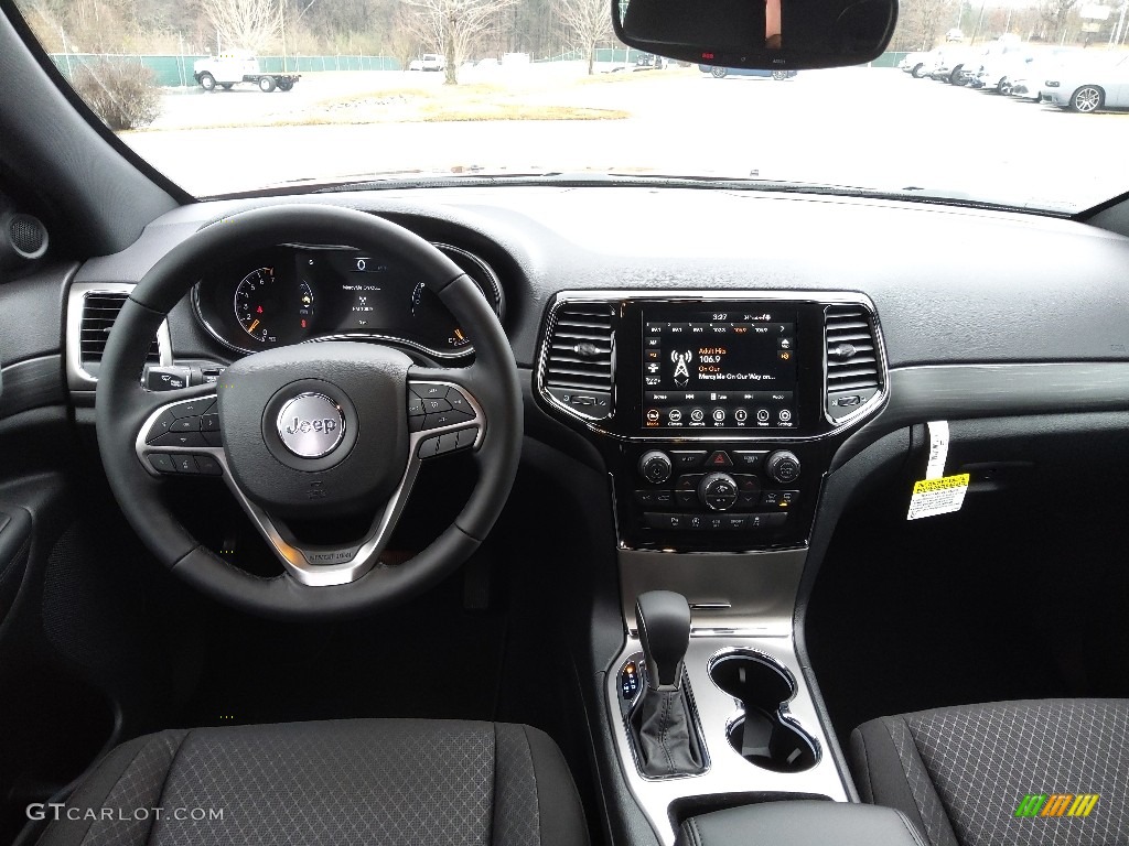 2022 Jeep Grand Cherokee Laredo 4x4 Black Dashboard Photo #143690757