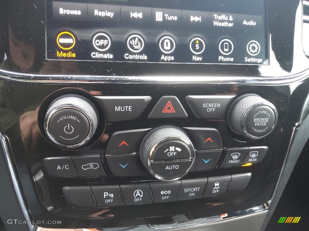 2022 Jeep Grand Cherokee Laredo 4x4 Controls Photos