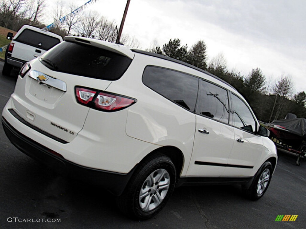 2015 Traverse LS - White / Dark Titanium/Light Titanium photo #20