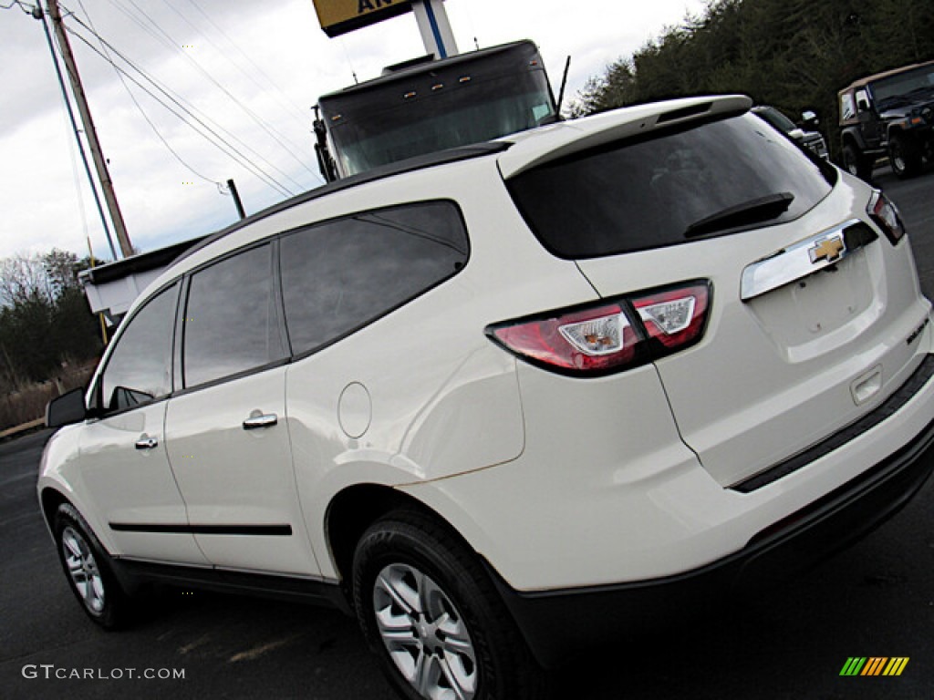 2015 Traverse LS - White / Dark Titanium/Light Titanium photo #21