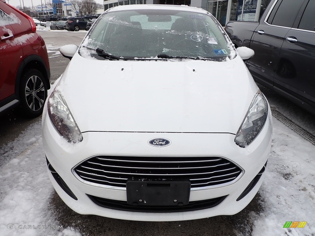 2014 Fiesta SE Sedan - Oxford White / Charcoal Black photo #3