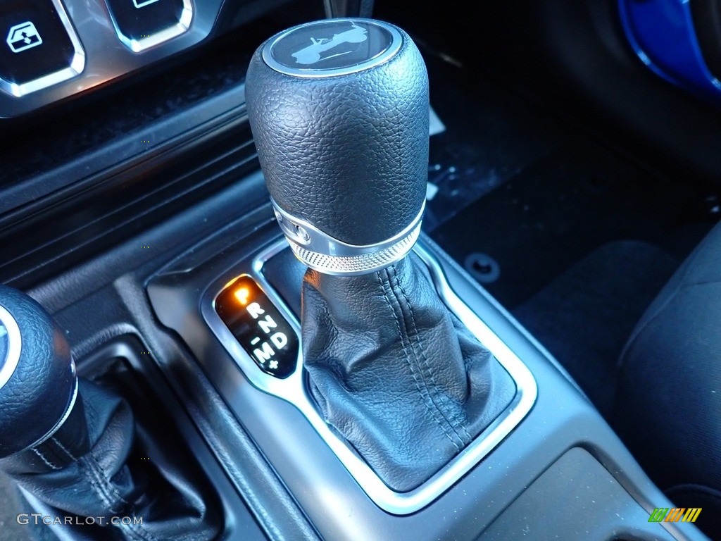 2022 Jeep Wrangler Willys 4x4 8 Speed Automatic Transmission Photo #143696061