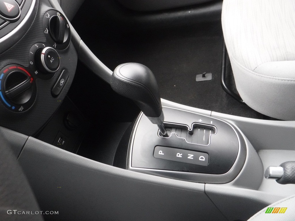 2016 Accent SE Sedan - Boston Red / Gray photo #14