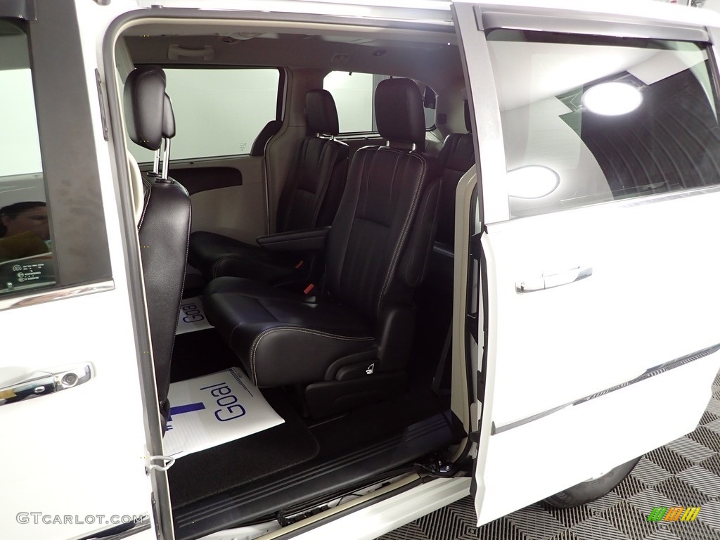 2015 Town & Country Touring - Bright White / Black/Light Graystone photo #31