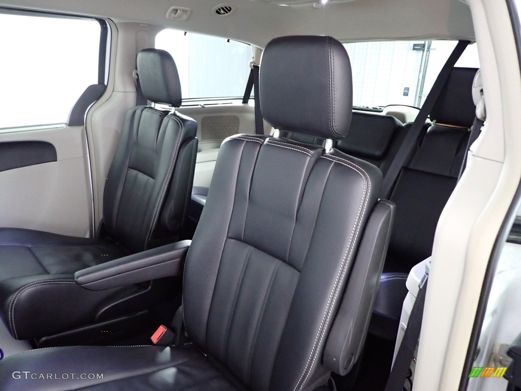 2015 Town & Country Touring - Bright White / Black/Light Graystone photo #32