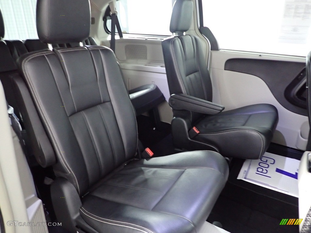 2015 Town & Country Touring - Bright White / Black/Light Graystone photo #40