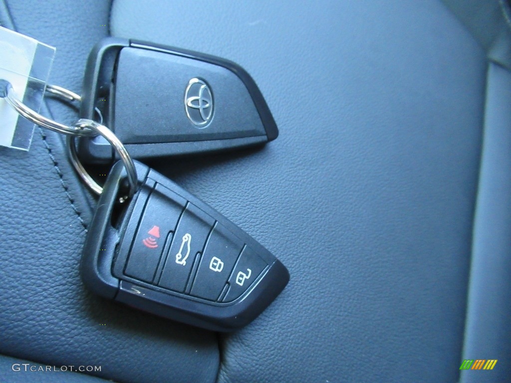 2021 Toyota GR Supra 3.0 Premium Keys Photos