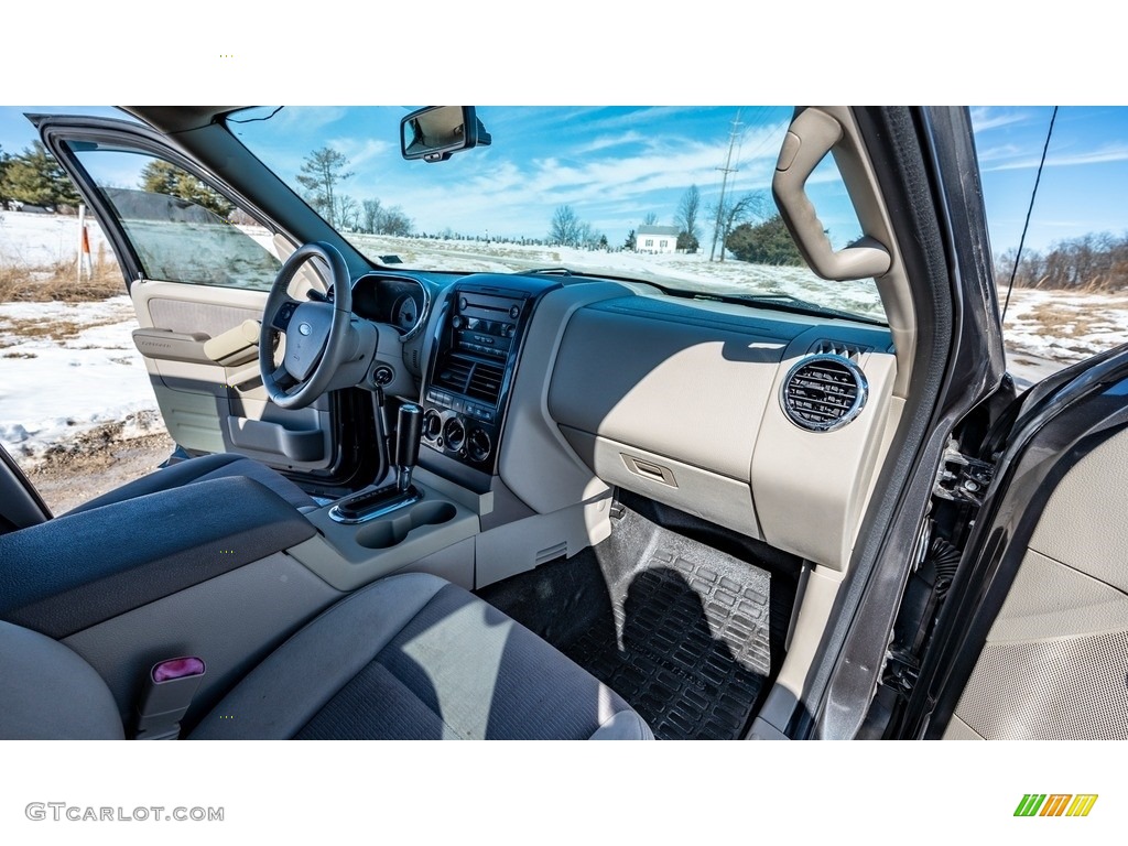 2007 Explorer Sport Trac XLT 4x4 - Black / Light Stone photo #23