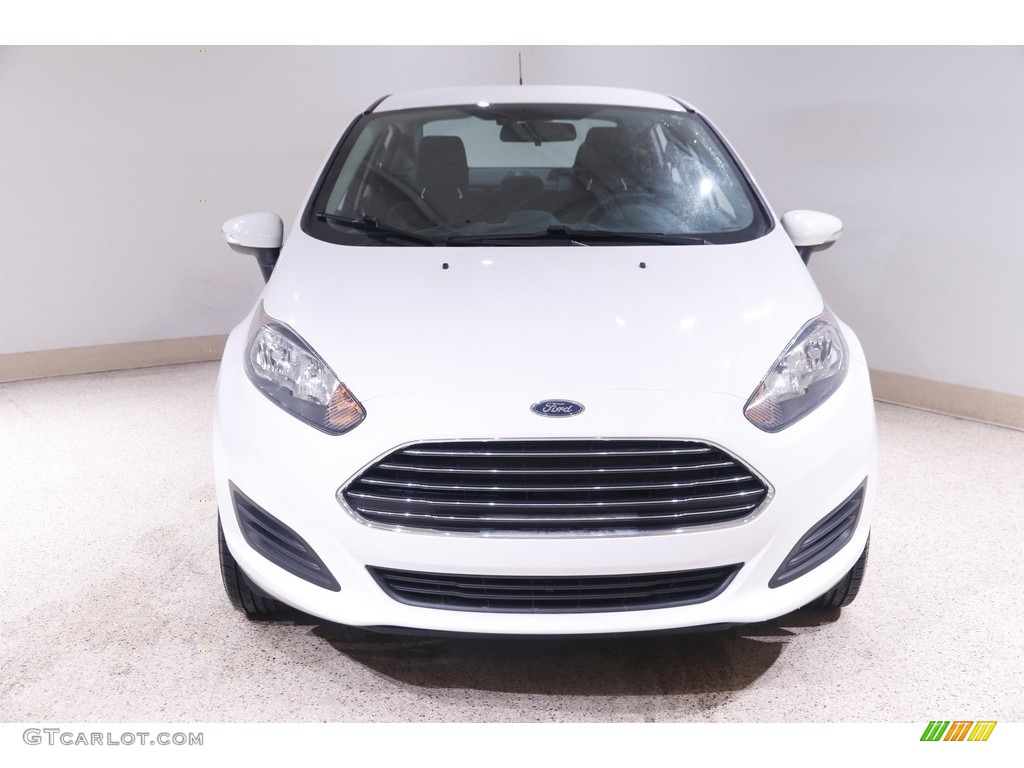 2016 Fiesta SE Sedan - Oxford White / Charcoal Black photo #2