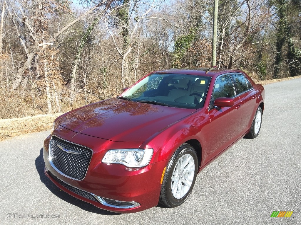 2019 300 Touring - Velvet Red Pearl / Linen/Black photo #2