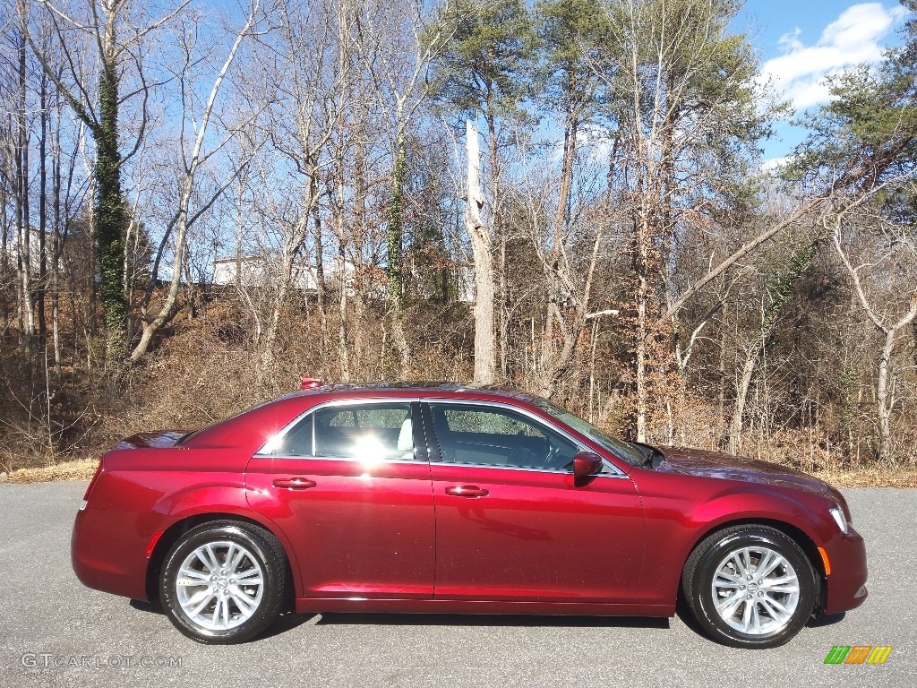 2019 300 Touring - Velvet Red Pearl / Linen/Black photo #6