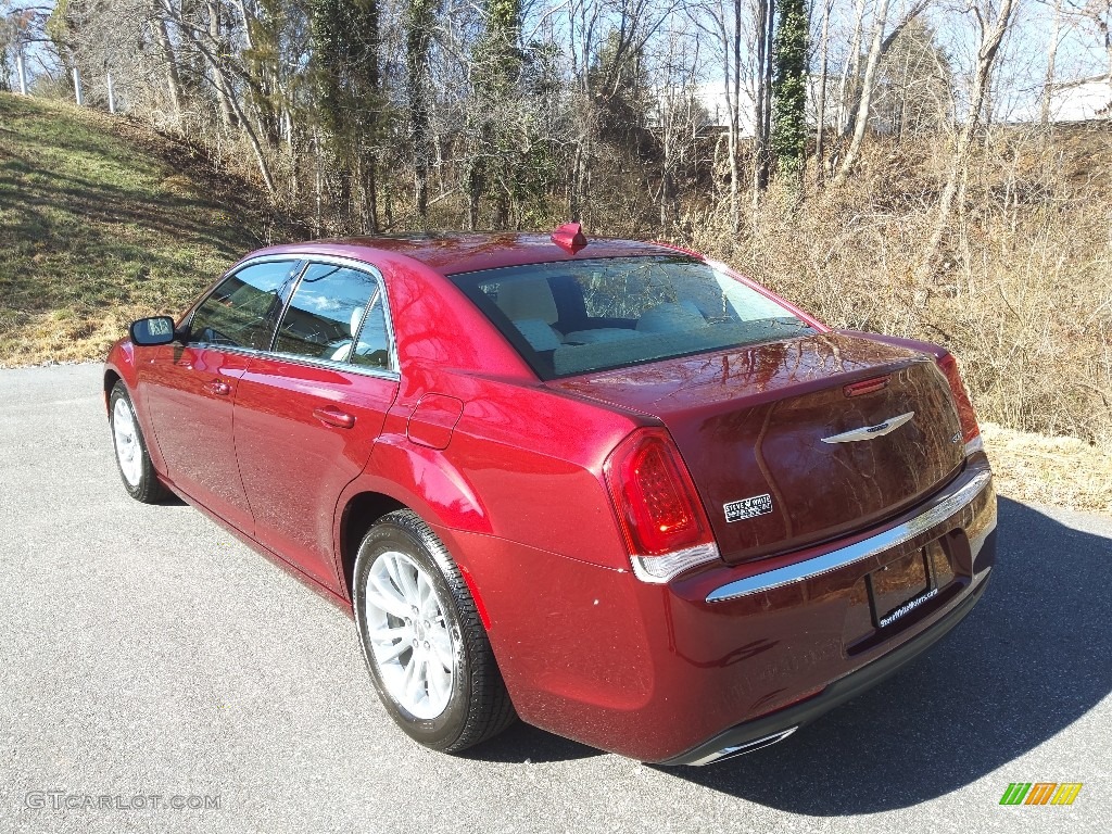 2019 300 Touring - Velvet Red Pearl / Linen/Black photo #9