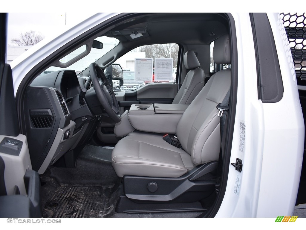 2020 F550 Super Duty XL Regular Cab Chassis - Oxford White / Earth Gray photo #7