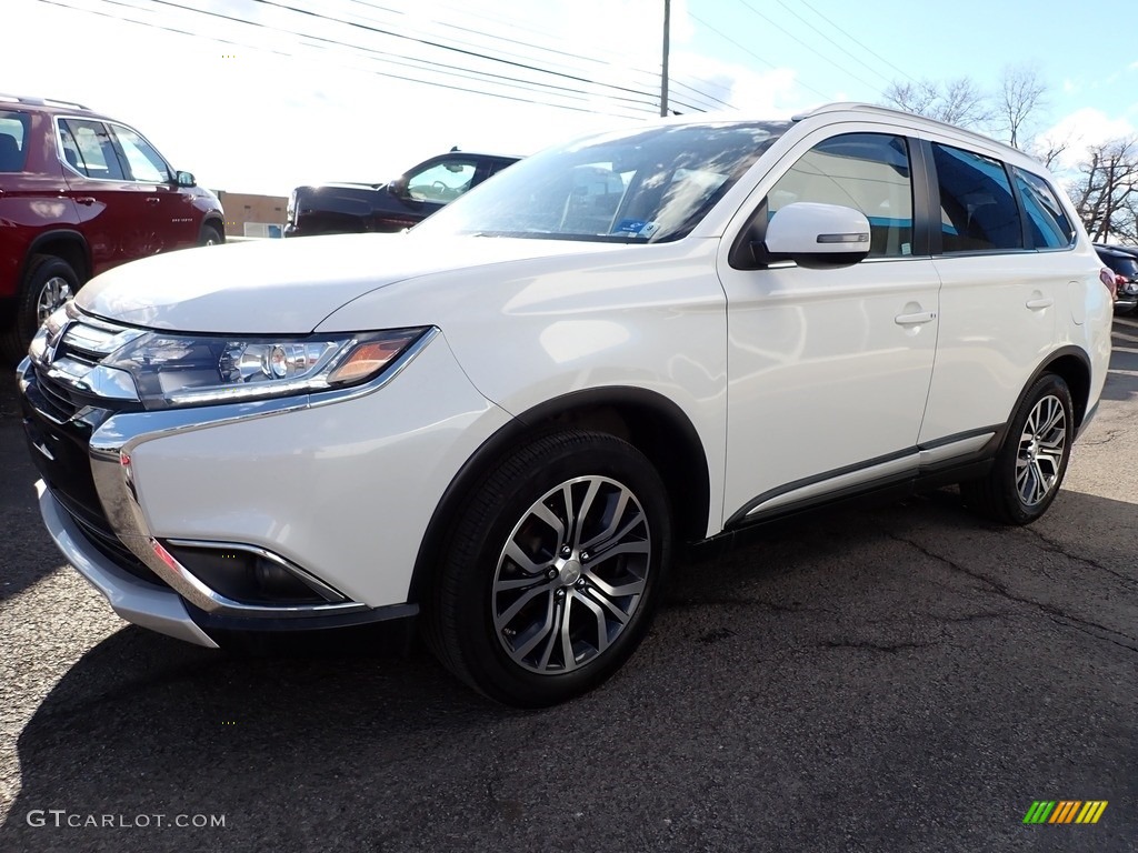 2017 Outlander SEL S-AWC - Diamond White Pearl / Black photo #8