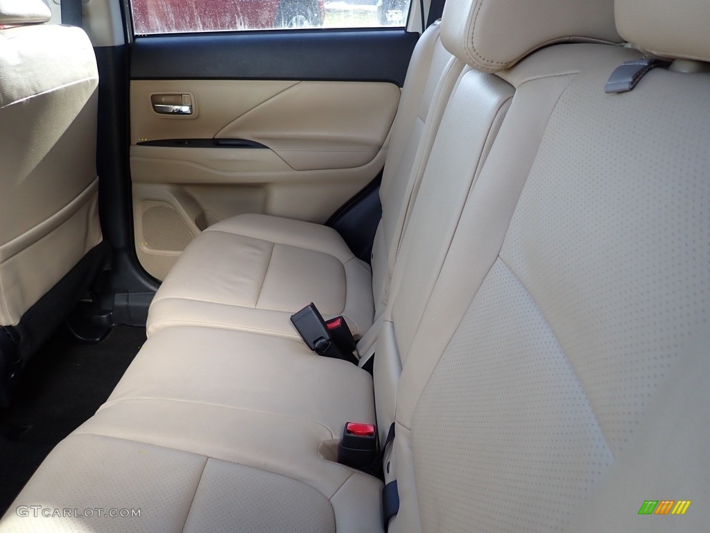 2017 Mitsubishi Outlander SEL S-AWC Rear Seat Photo #143720447