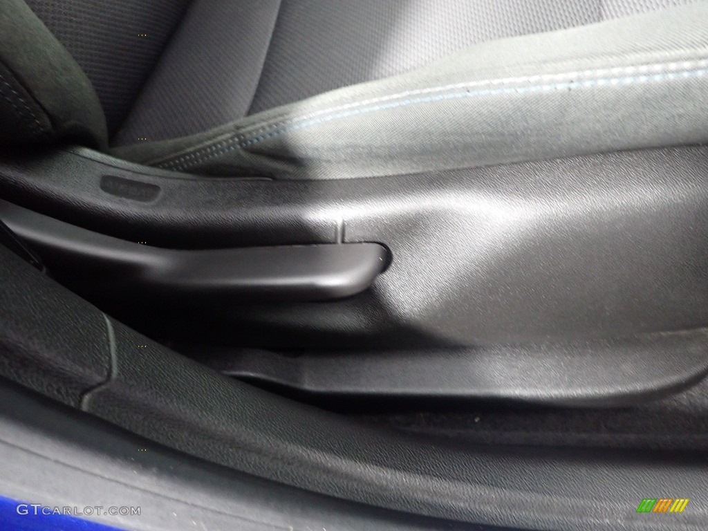 2018 Cruze LT - Kinetic Blue Metallic / Jet Black photo #32