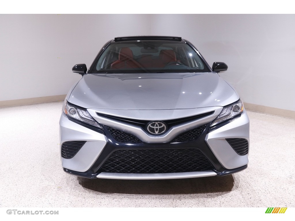 2019 Camry XSE - Celestial Silver Metallic / Red photo #2