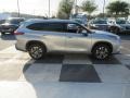 2021 Celestial Silver Metallic Toyota Highlander Hybrid XLE  photo #3