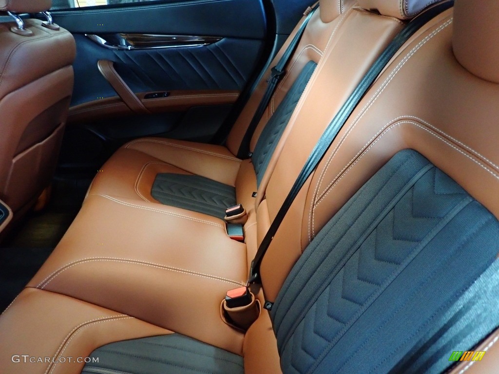 2017 Maserati Quattroporte S GrandLusso Q4 AWD Rear Seat Photos