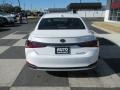 Ultra White - ES 300h F Sport Photo No. 4