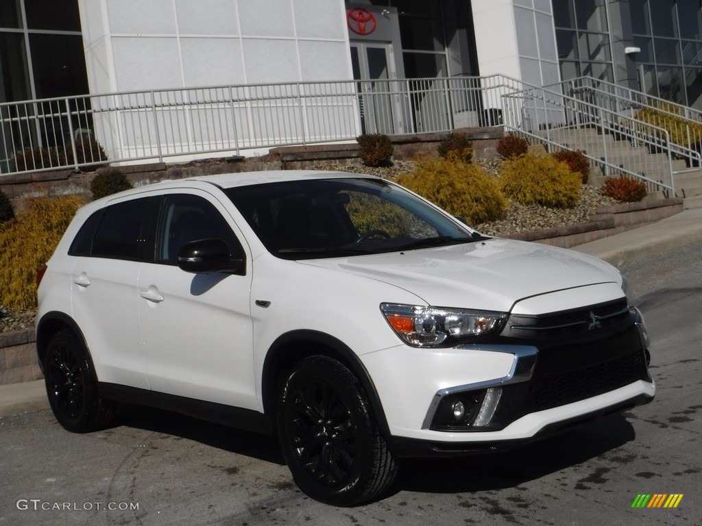 Diamond White Pearl Mitsubishi Outlander Sport