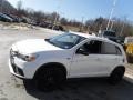 Diamond White Pearl - Outlander Sport LE Photo No. 12