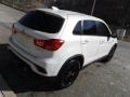 Diamond White Pearl - Outlander Sport LE Photo No. 20