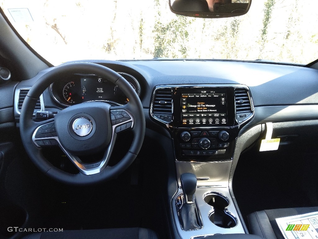 2022 Jeep Grand Cherokee Laredo X 4x4 Black Dashboard Photo #143735281