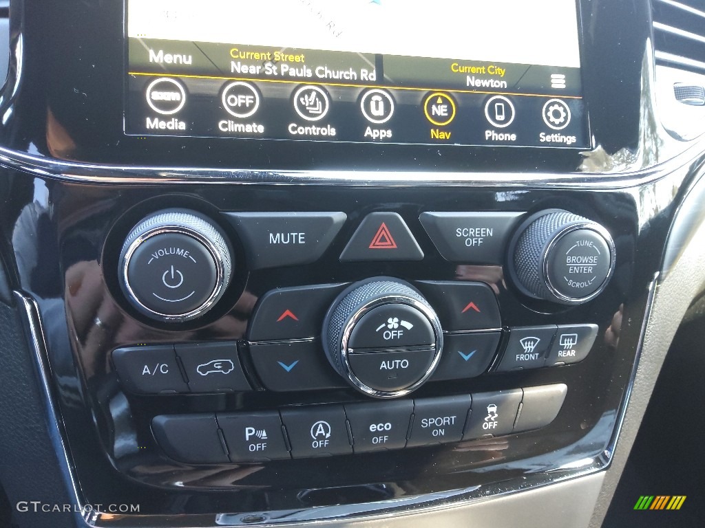 2022 Jeep Grand Cherokee Laredo X 4x4 Controls Photo #143735527