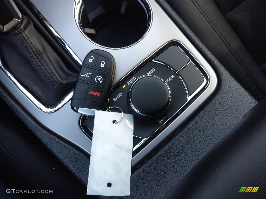 2022 Jeep Grand Cherokee Laredo X 4x4 Keys Photos