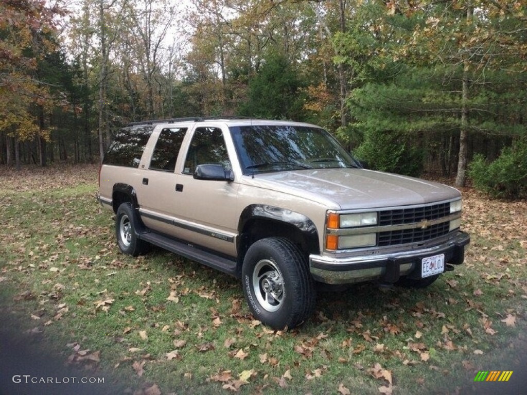 1993 Suburban K2500 4x4 - Sand Beige Metallic / Tan photo #8