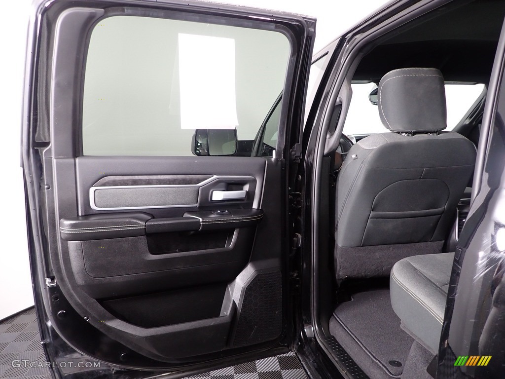 2021 3500 Big Horn Crew Cab 4x4 - Black / Black photo #26