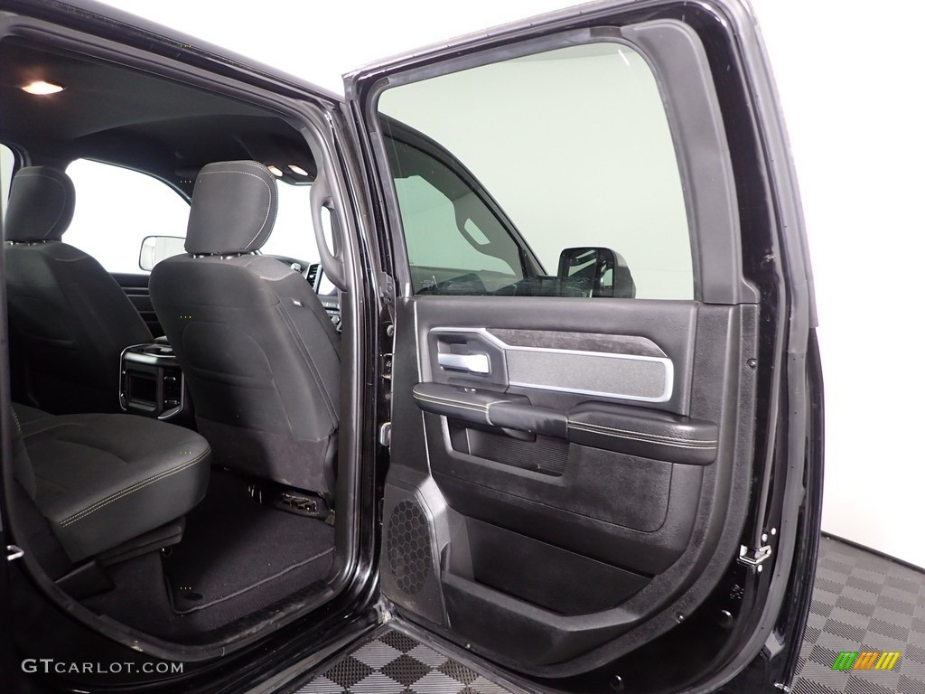 2021 3500 Big Horn Crew Cab 4x4 - Black / Black photo #32