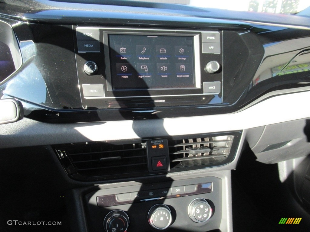 2022 Taos S - Pure White / Gray photo #17