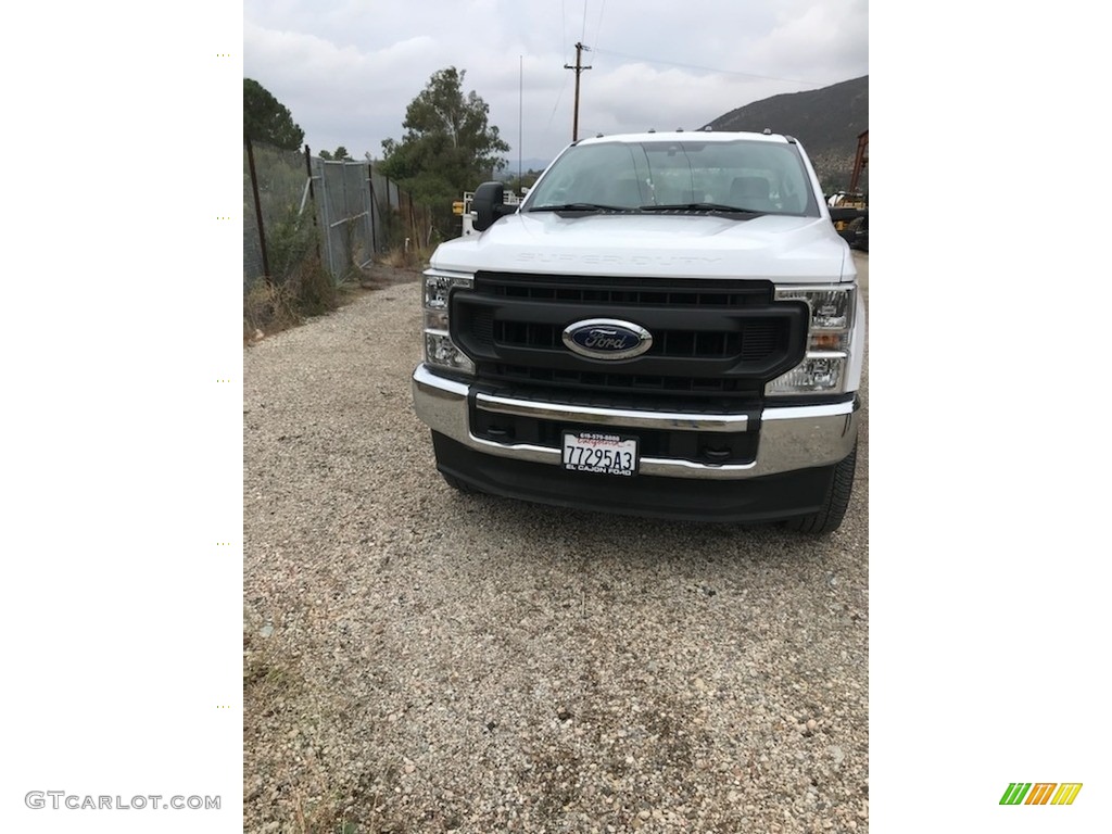 2020 F350 Super Duty XL Super Cab 4x4 Chassis Utility Truck - Oxford White / Medium Earth Gray photo #6