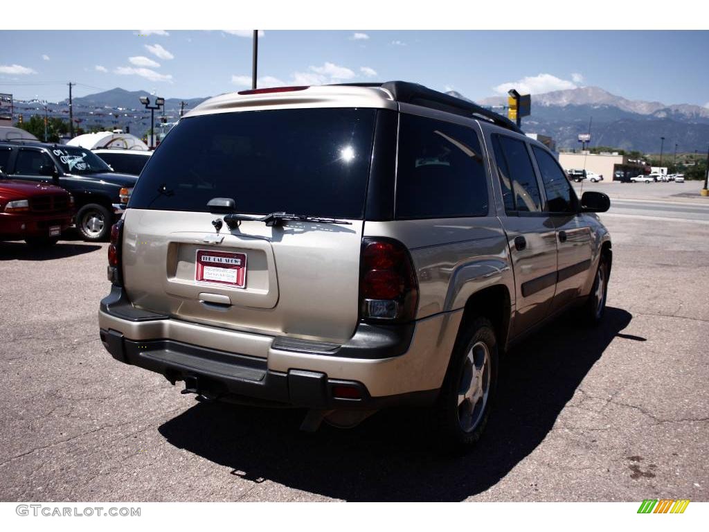 2005 TrailBlazer EXT LT 4x4 - Sandstone Metallic / Light Cashmere/Ebony photo #19