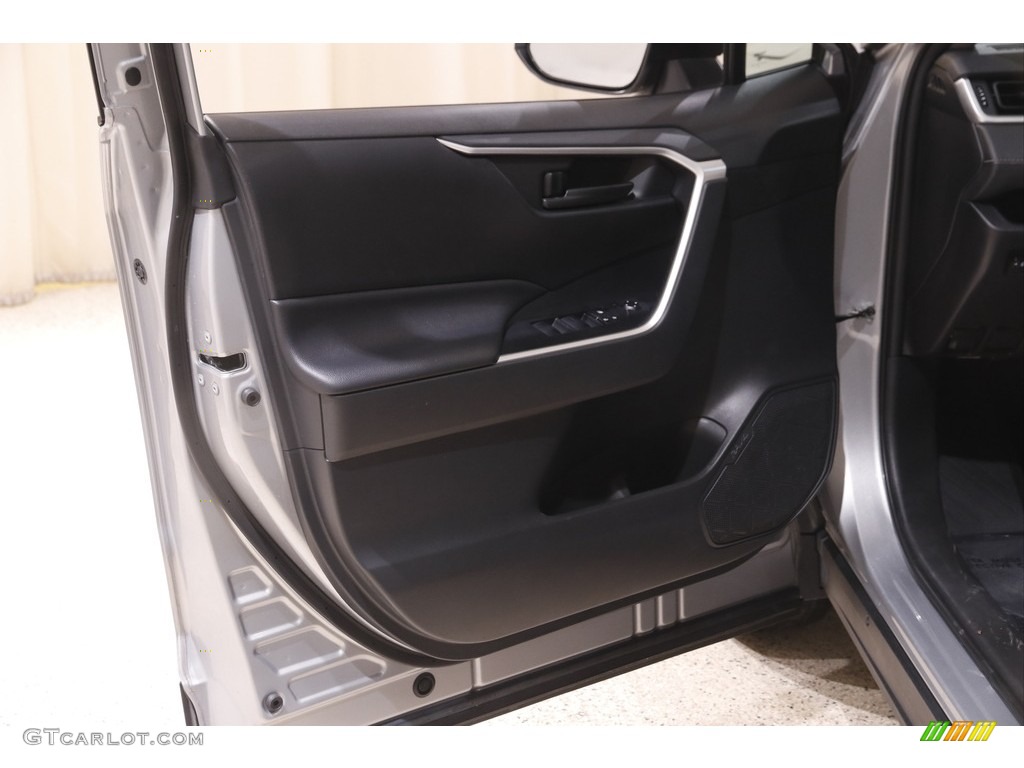 2019 RAV4 LE - Silver Sky Metallic / Black photo #4