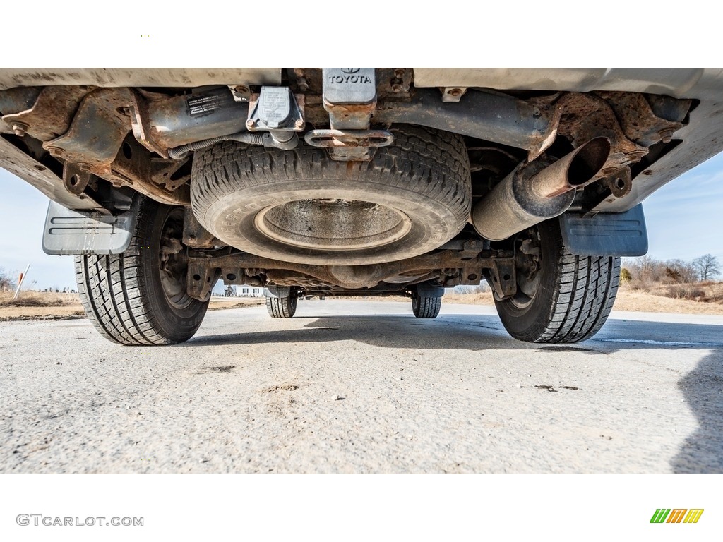 2004 Sequoia SR5 4x4 - Desert Sand Mica / Oak photo #13