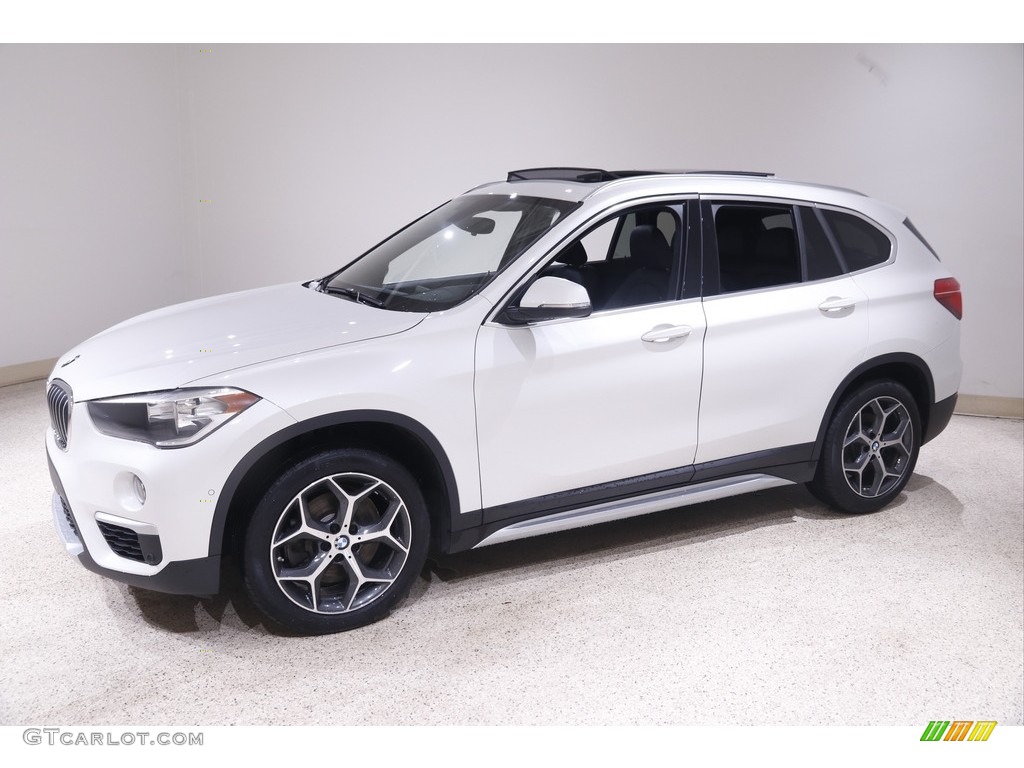 2018 X1 xDrive28i - Mineral White Metallic / Black photo #3