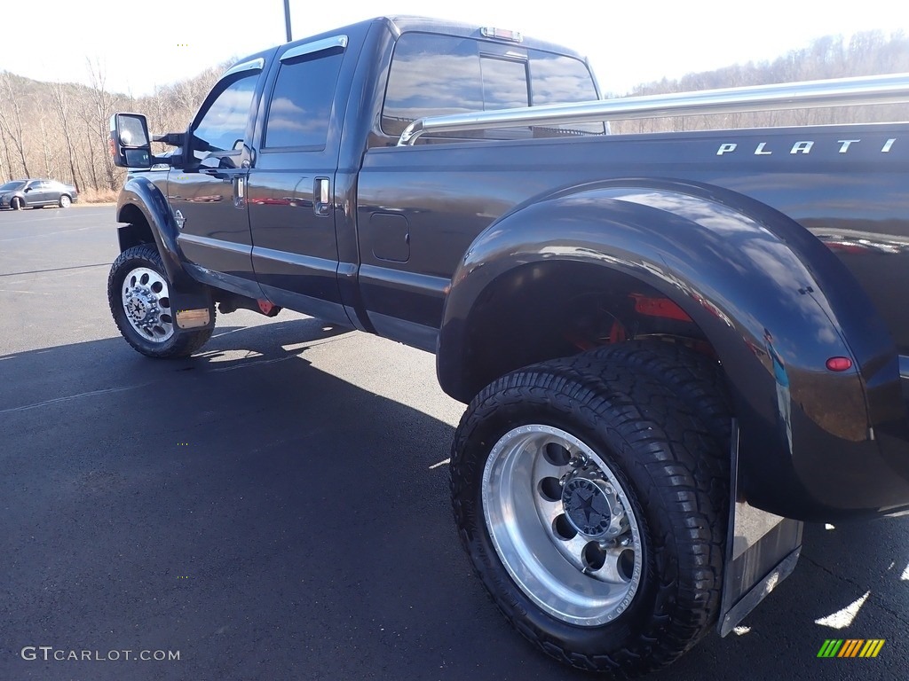 2016 F450 Super Duty Platinum Crew Cab 4x4 - Shadow Black / Black photo #19