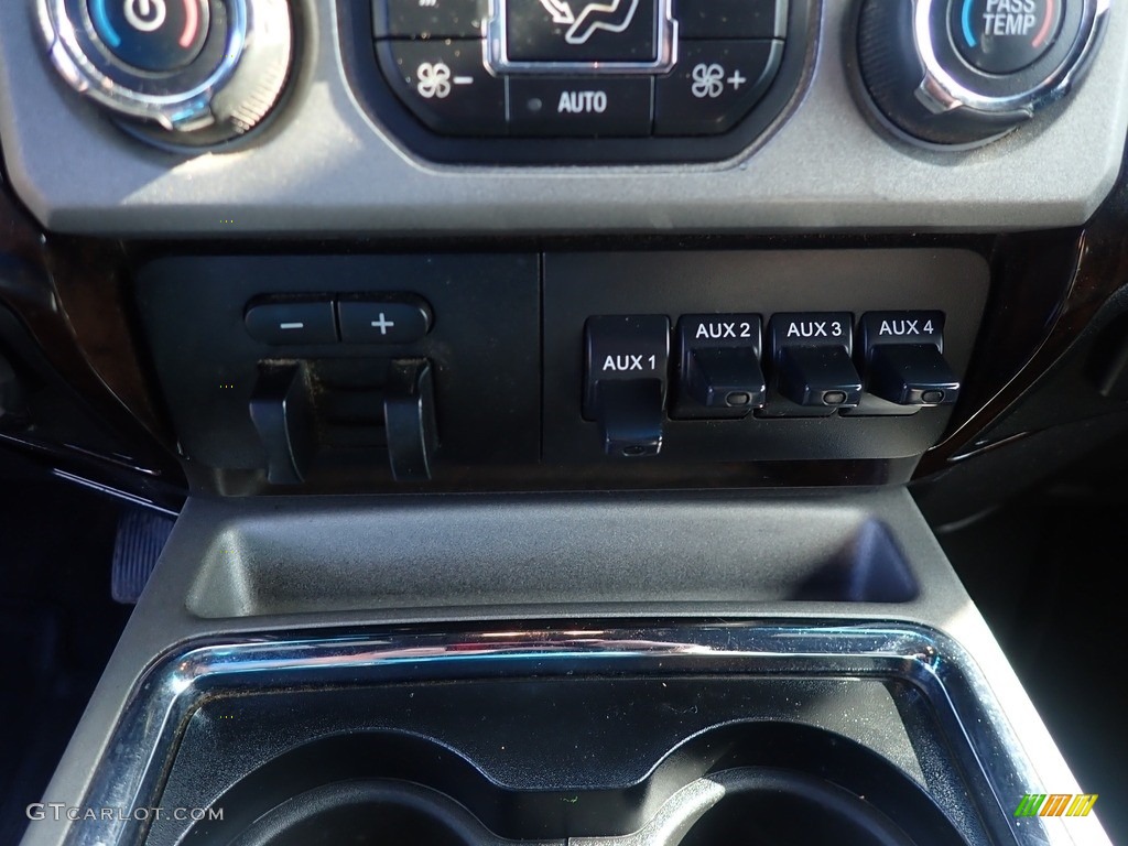 2016 F450 Super Duty Platinum Crew Cab 4x4 - Shadow Black / Black photo #36