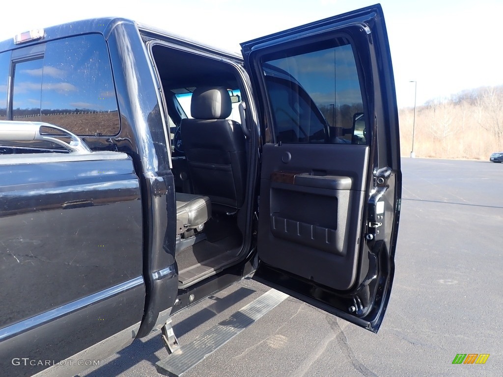 2016 F450 Super Duty Platinum Crew Cab 4x4 - Shadow Black / Black photo #41