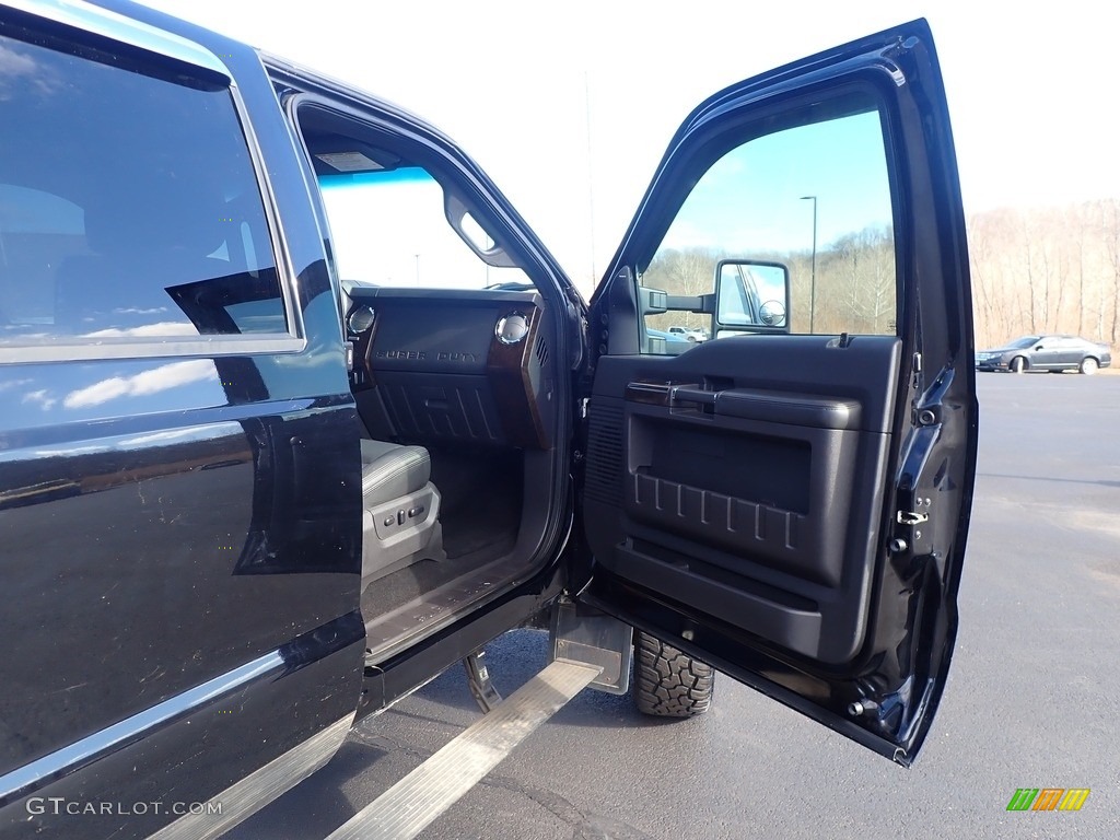 2016 F450 Super Duty Platinum Crew Cab 4x4 - Shadow Black / Black photo #43